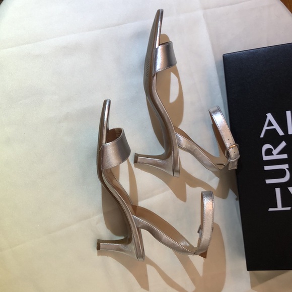 Natralizer Trinda Silver leather, heal approx 2” - Picture 3 of 10